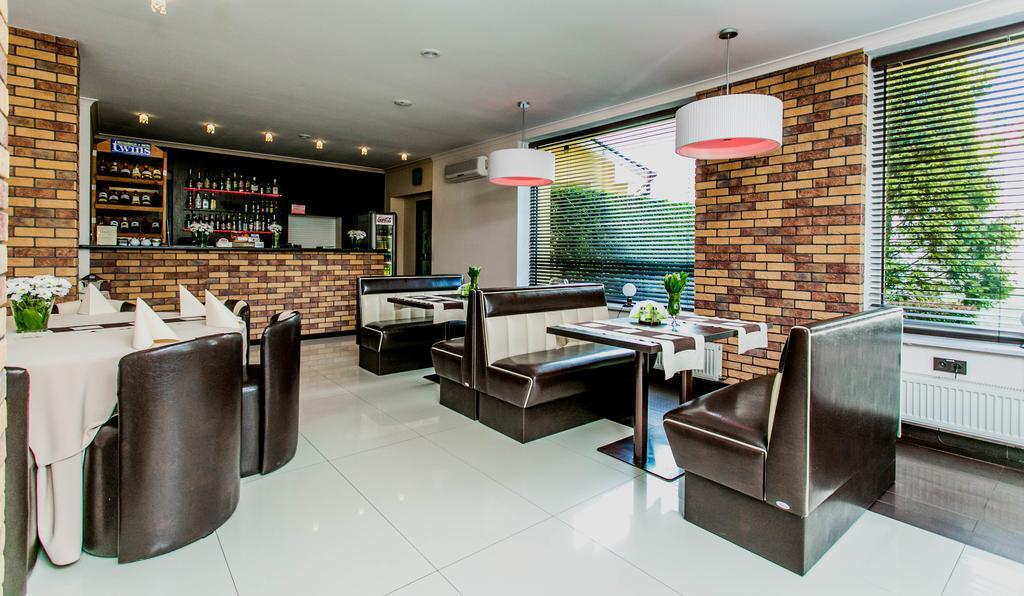 Hotel Twins วอร์ซอ ภายนอก รูปภาพ