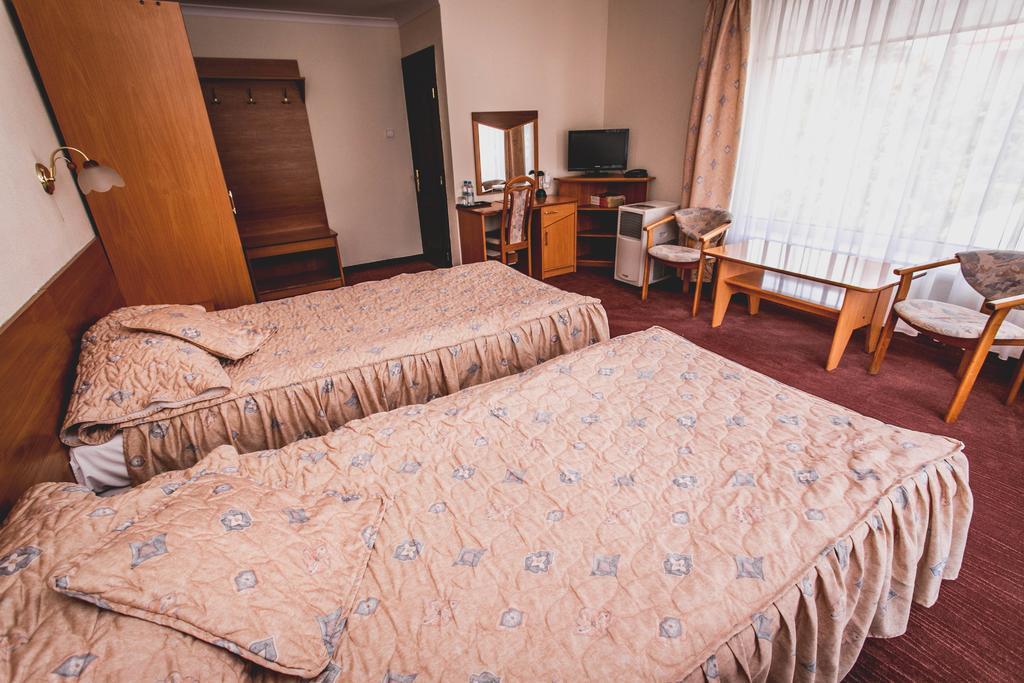 Hotel Twins วอร์ซอ ภายนอก รูปภาพ