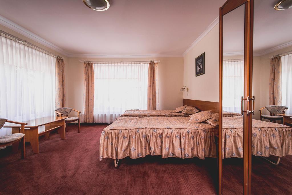 Hotel Twins วอร์ซอ ภายนอก รูปภาพ