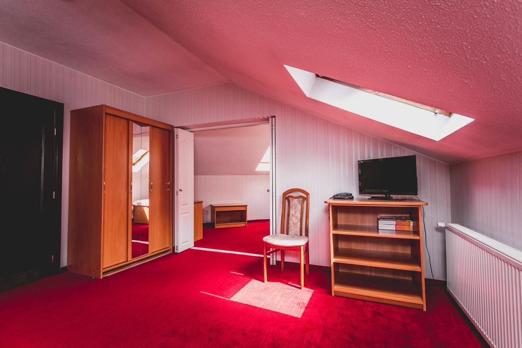 Hotel Twins วอร์ซอ ภายนอก รูปภาพ